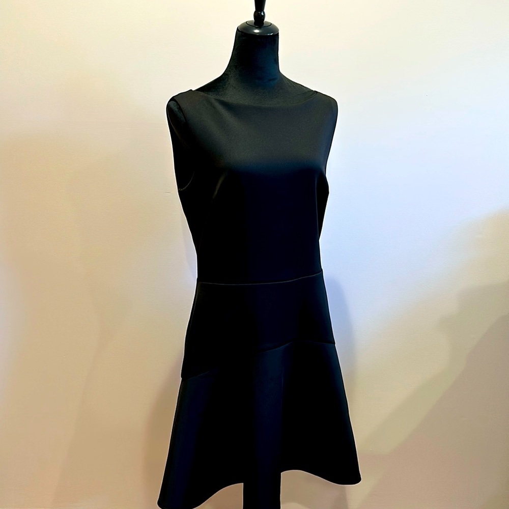 Black sleeveless dress